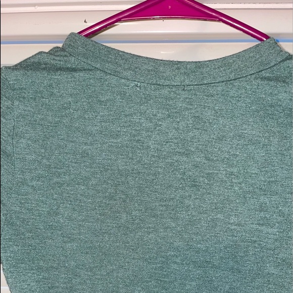 Fashion Nova Crop Top🕶 - Picture 5 of 5